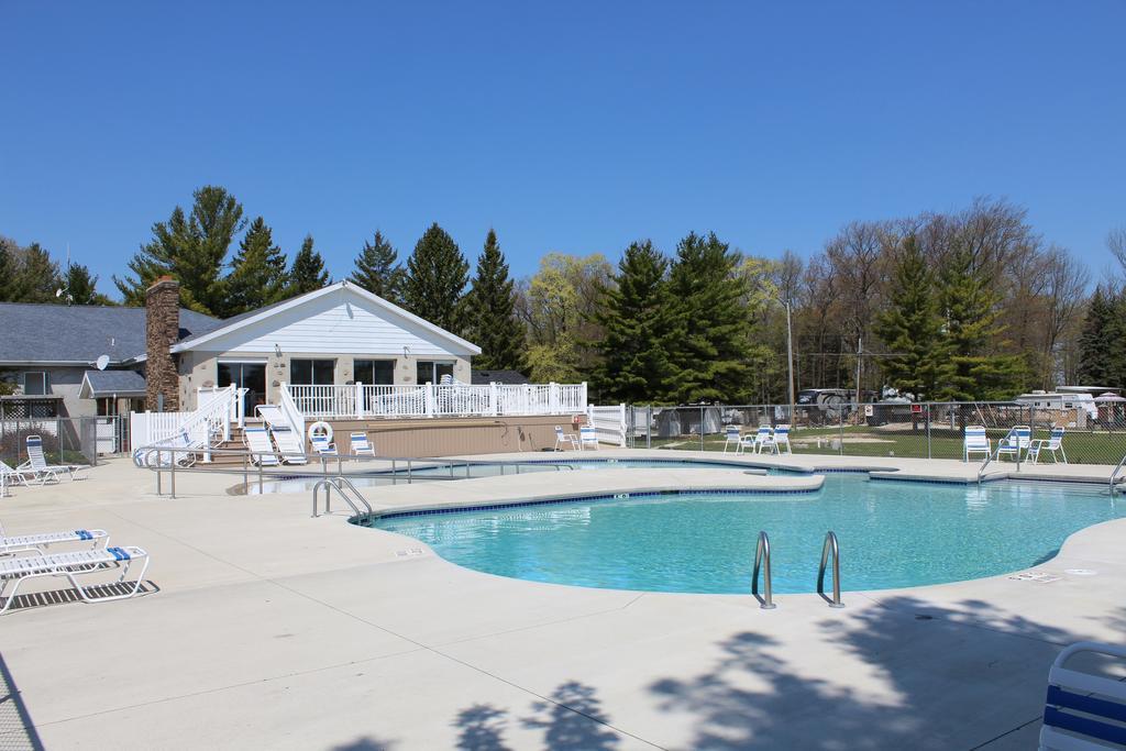 Plymouth Rock Camping Resort Rustic Cabin Elkhart Lake Exterior foto