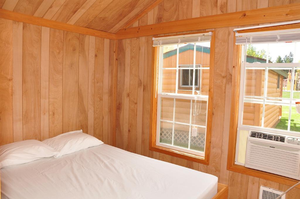 Plymouth Rock Camping Resort Rustic Cabin Elkhart Lake Exterior foto